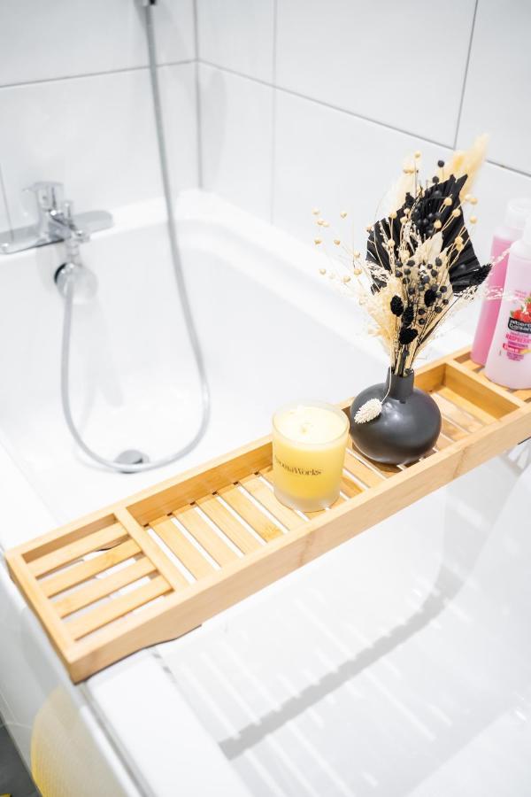 Bv Spacious 1-Bedroom Apartment Close To Town Center - Sleeps 6 브래드퍼드 외부 사진