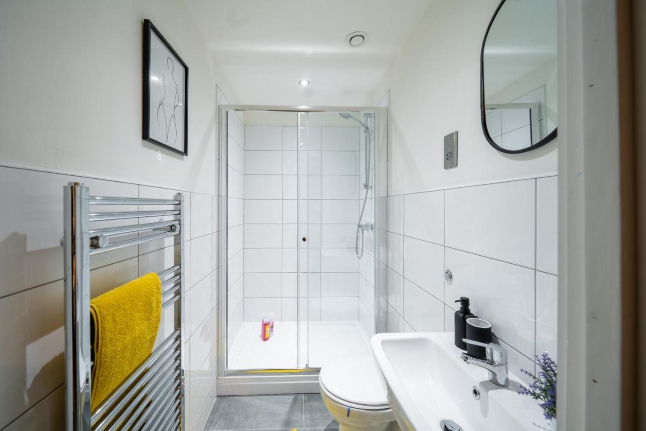 Bv Spacious 1-Bedroom Apartment Close To Town Center - Sleeps 6 브래드퍼드 외부 사진
