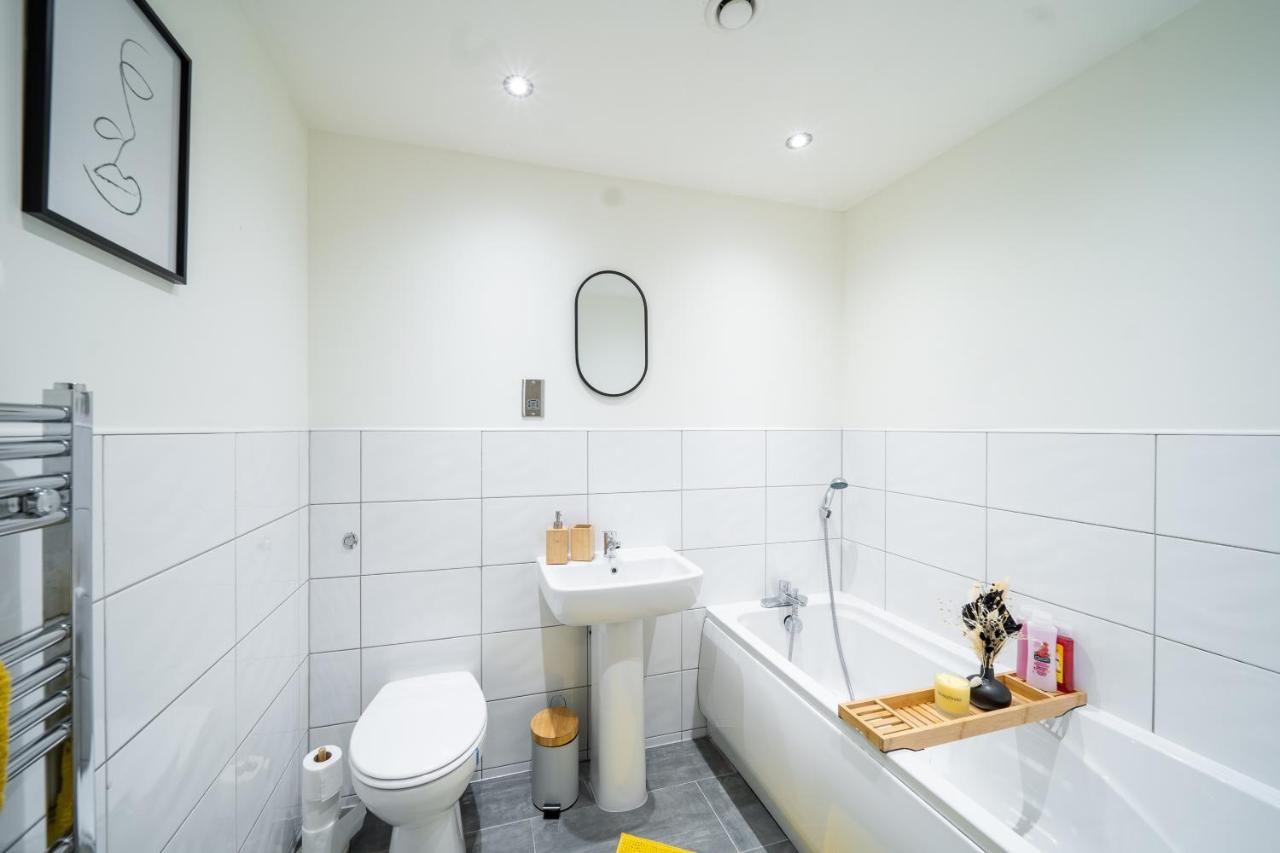 Bv Spacious 1-Bedroom Apartment Close To Town Center - Sleeps 6 브래드퍼드 외부 사진
